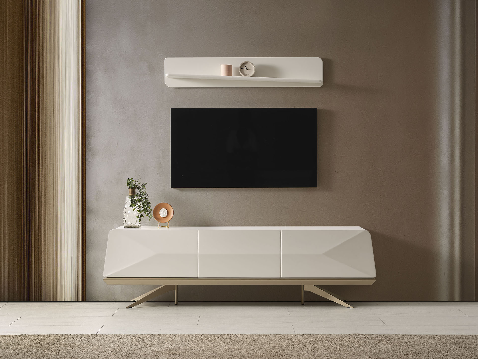 Gucci Tv Ünitesi